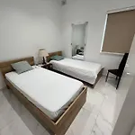 Spacious Back Terrace Prime Location Apartment *