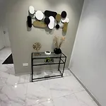 Spacious Back Terrace Prime Location Apartment