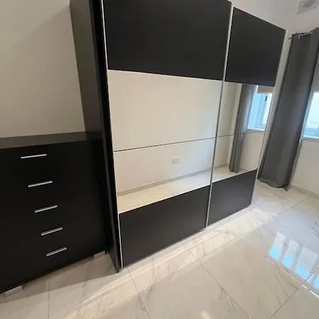 Spacious Back Terrace Prime Location *