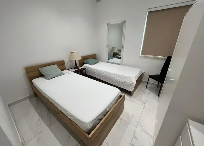 Spacious Back Terrace Prime Location Апартаменты *