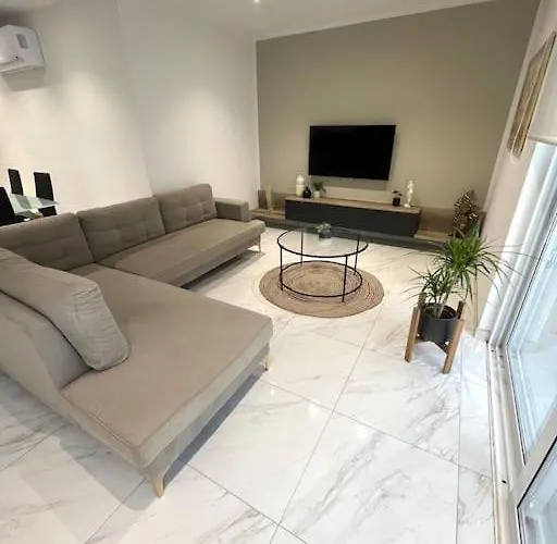 Spacious Back Terrace Prime Location