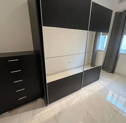 Spacious Back Terrace Prime Location *