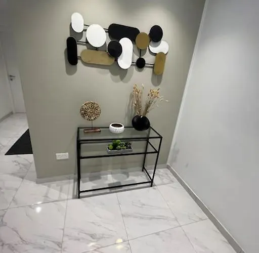 Spacious Back Terrace Prime Location Апартаменты