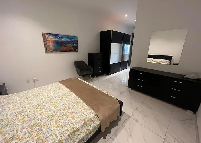 Апартаменты Spacious Back Terrace Prime Location