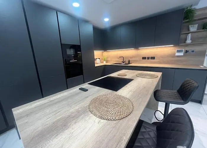 Апартаменты Spacious Back Terrace Prime Location *